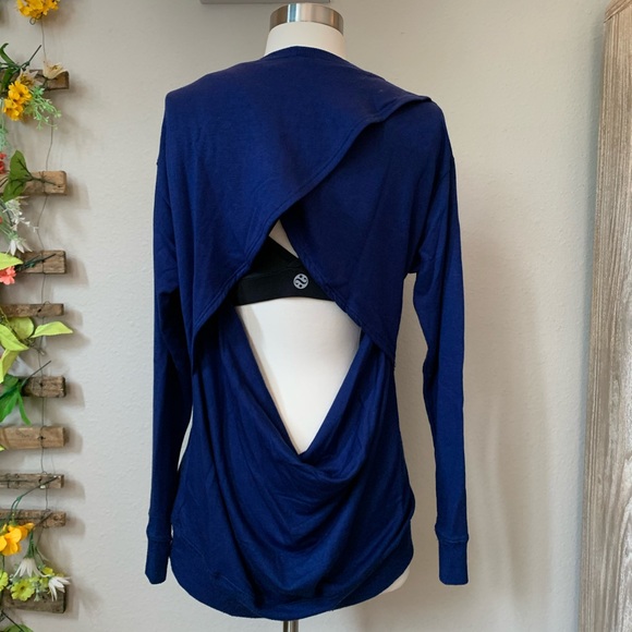 Beyond Yoga Open Back Crew Neck Sweatshirt - Picture 1 of 4